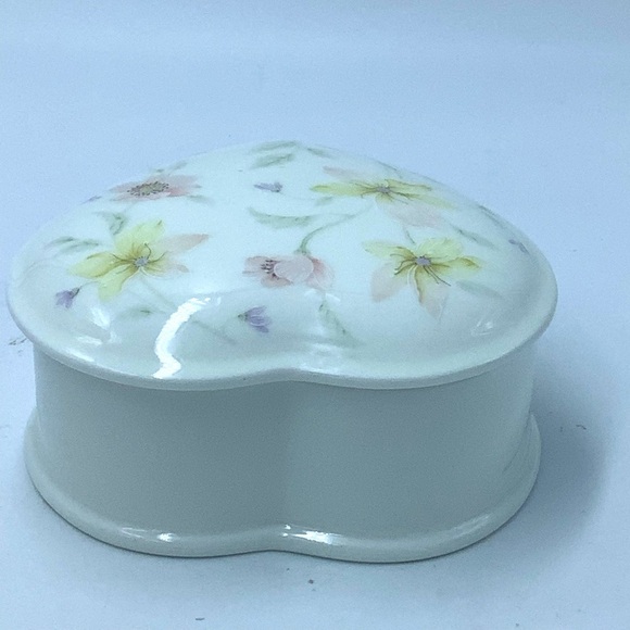 Mikasa Pastel Garden Heart Shaped Trinket Box - Picture 4 of 9